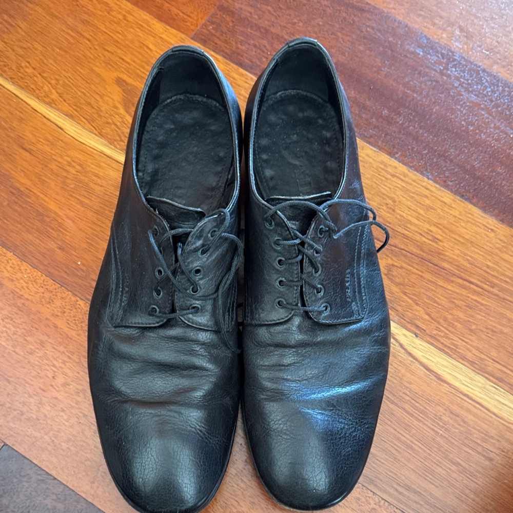 Prada Elegant Black Leather Oxfords